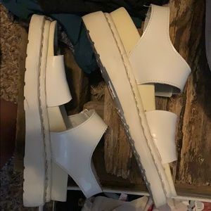 Dr. Martens Romi sandal white